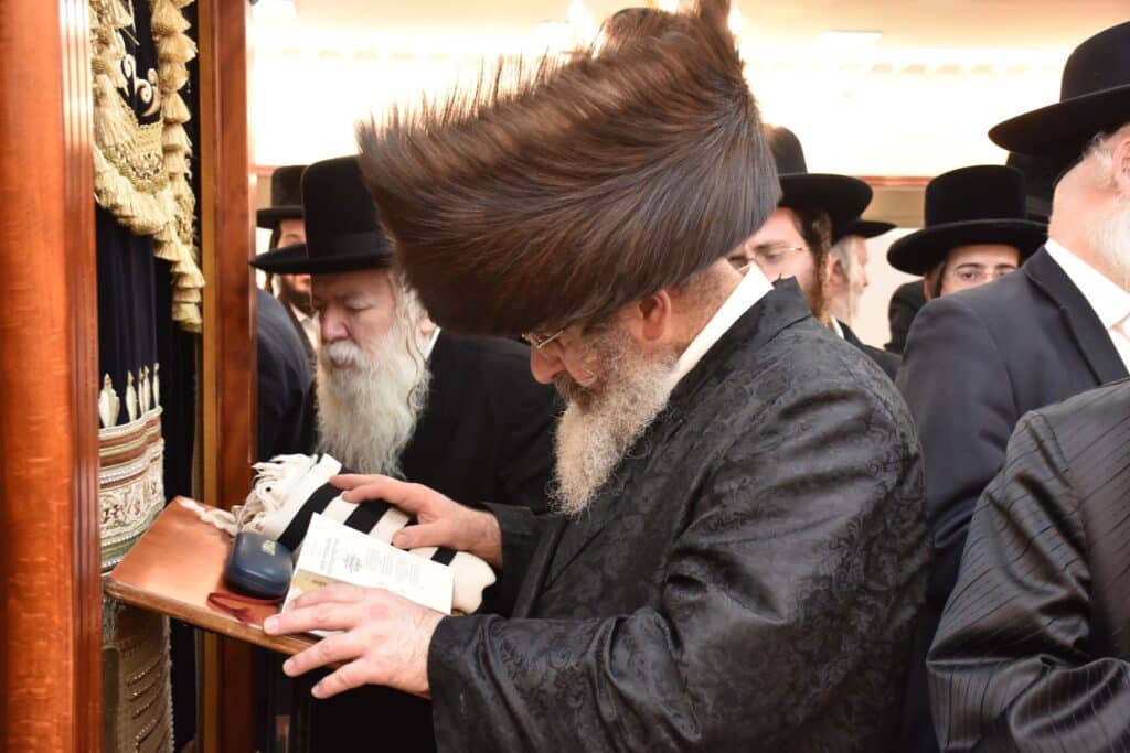 כשם שנכנס: שמחת הברית לנכד המקובל