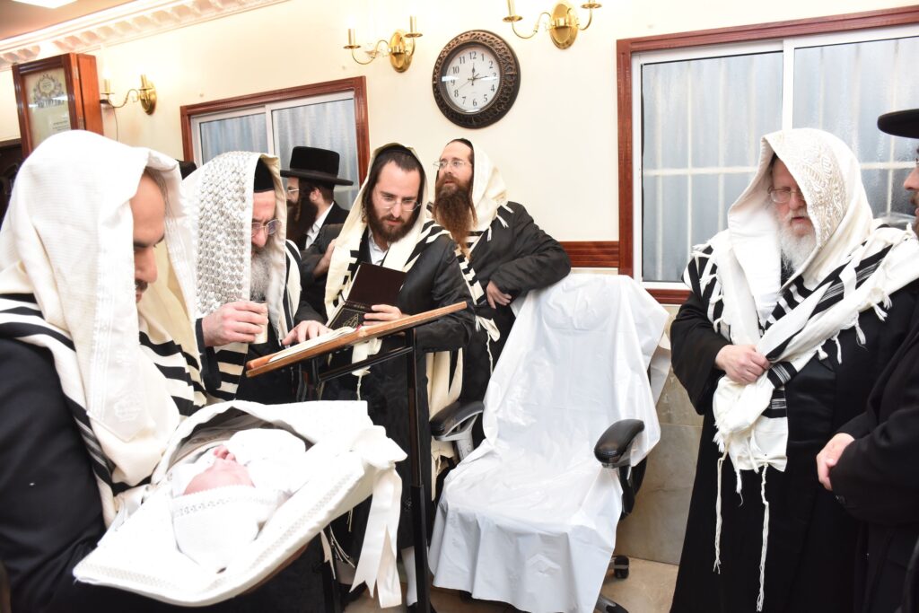 כשם שנכנס: שמחת הברית לנכד המקובל