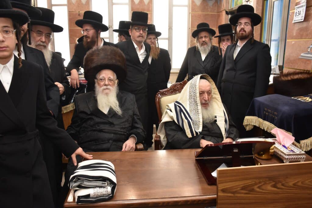 כשם שנכנס: שמחת הברית בחצרות נאראל-שאץ ויזניץ