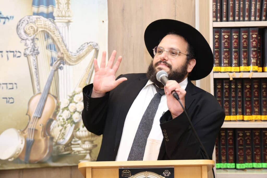 מעמד כבוד התורה בראשות הראשל"צ שהוציא את ספרו בספרדית