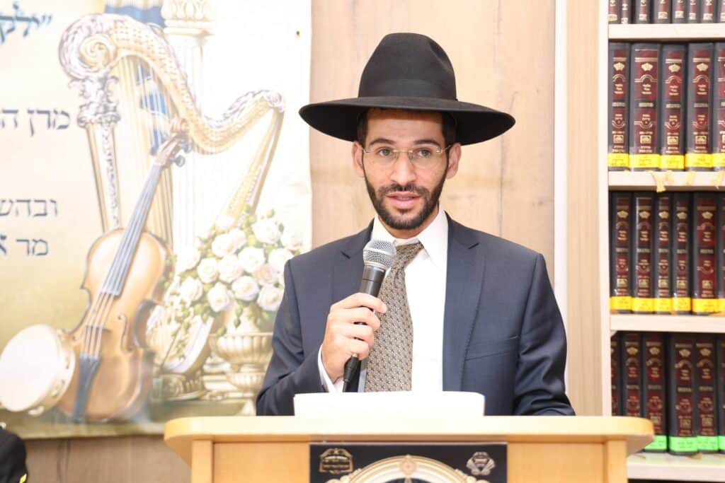 מעמד כבוד התורה בראשות הראשל"צ שהוציא את ספרו בספרדית