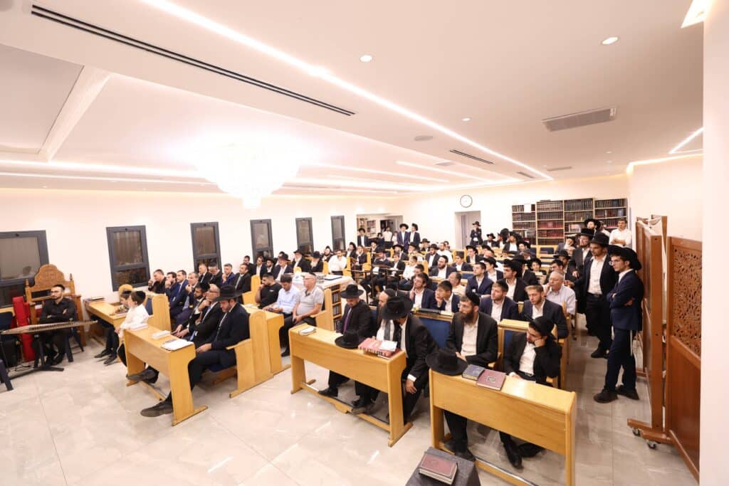 מעמד כבוד התורה בראשות הראשל"צ שהוציא את ספרו בספרדית