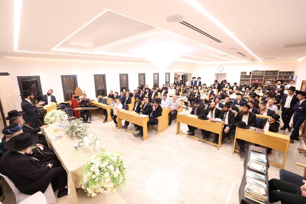 מעמד כבוד התורה בראשות הראשל"צ שהוציא את ספרו בספרדית