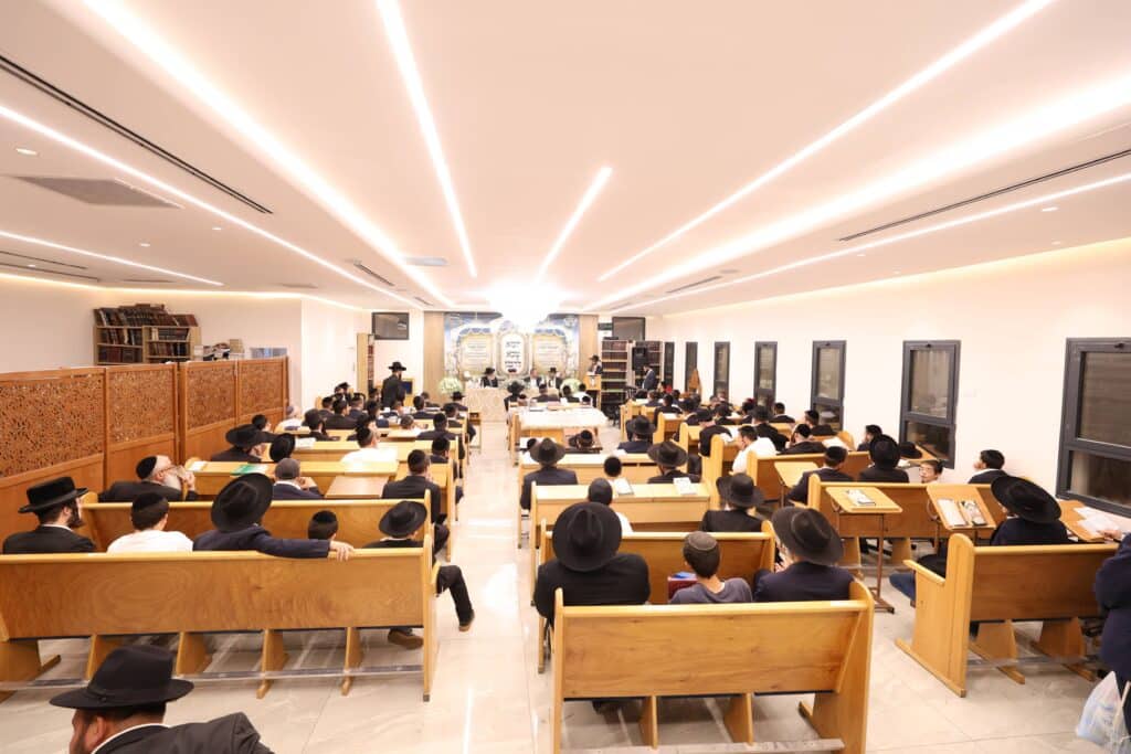 מעמד כבוד התורה בראשות הראשל"צ שהוציא את ספרו בספרדית