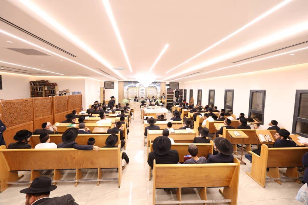 מעמד כבוד התורה בראשות הראשל"צ שהוציא את ספרו בספרדית