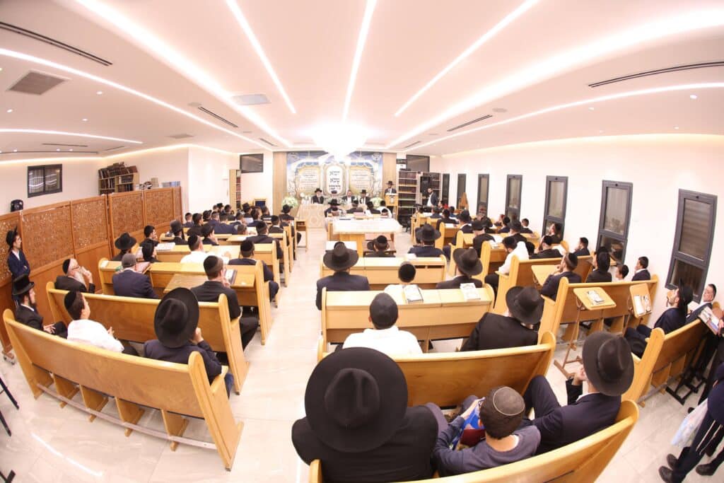 מעמד כבוד התורה בראשות הראשל"צ שהוציא את ספרו בספרדית