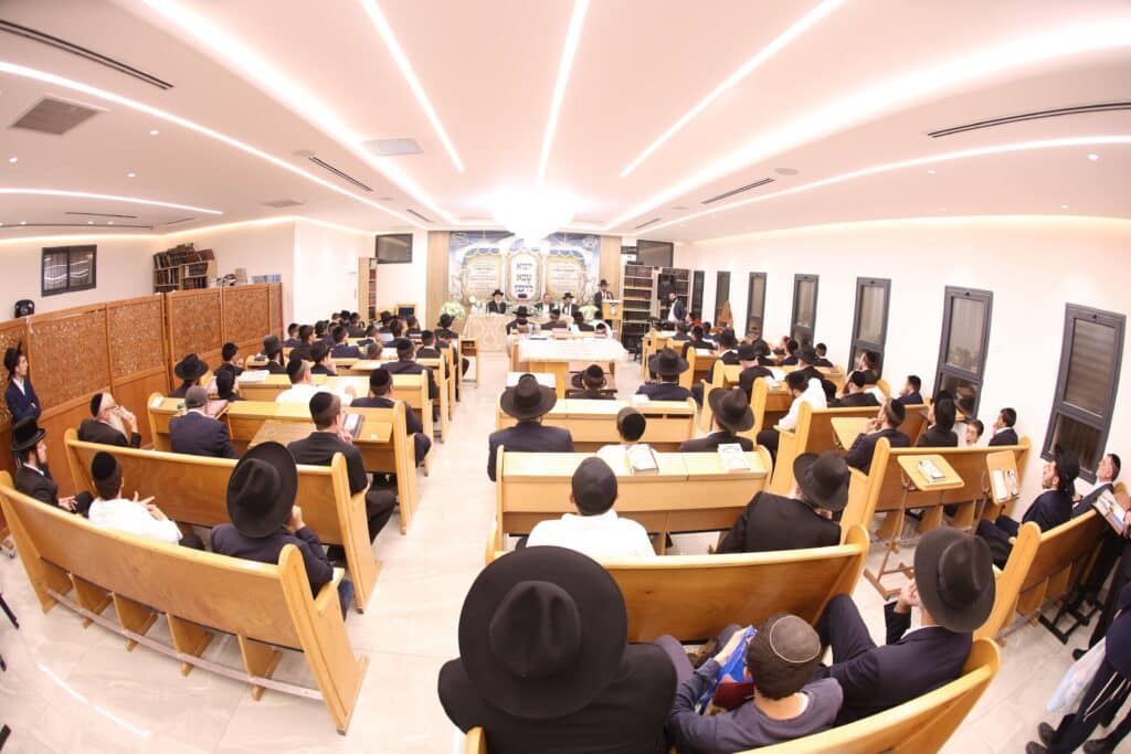 מעמד כבוד התורה בראשות הראשל"צ שהוציא את ספרו בספרדית