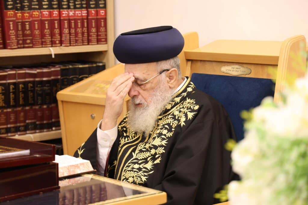 מעמד כבוד התורה בראשות הראשל"צ שהוציא את ספרו בספרדית