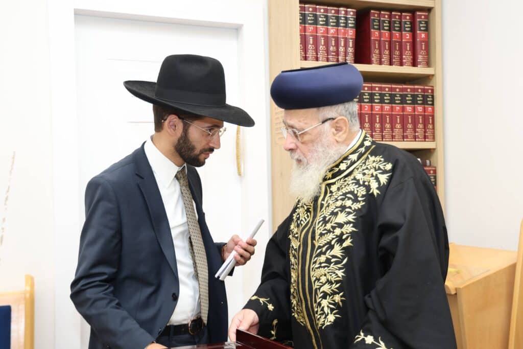 מעמד כבוד התורה בראשות הראשל"צ שהוציא את ספרו בספרדית