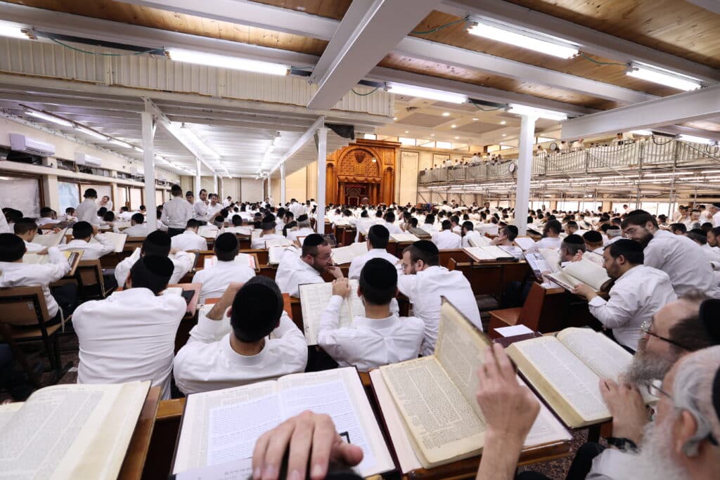 תיעוד מרהיב: כך נראה השבוע הראשון של אלול בישיבת פוניבז' תיעוד מרהיב: כך נראה השבוע הראשון של אלול בישיבת פוניבז'