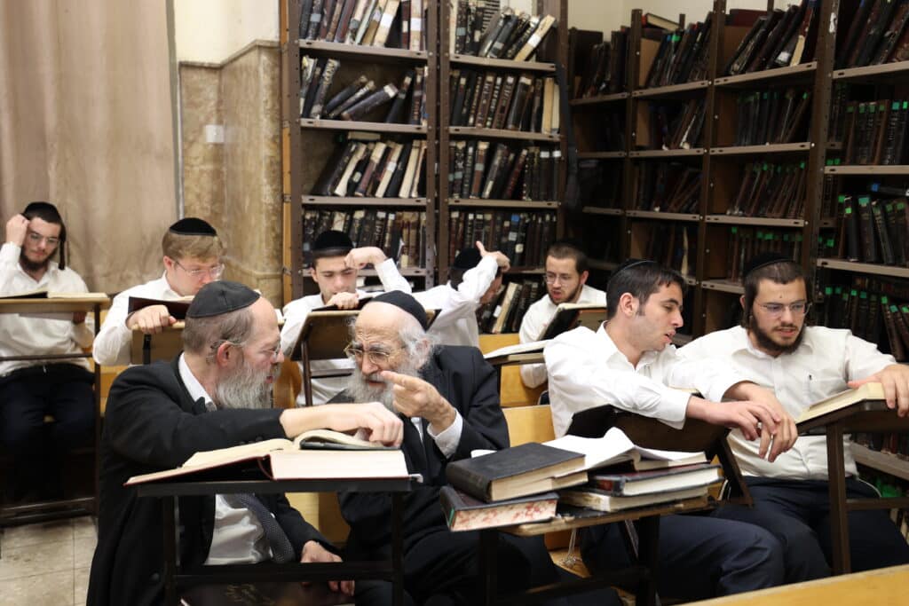 תיעוד מרהיב: כך נראה השבוע הראשון של אלול בישיבת פוניבז' תיעוד מרהיב: כך נראה השבוע הראשון של אלול בישיבת פוניבז'