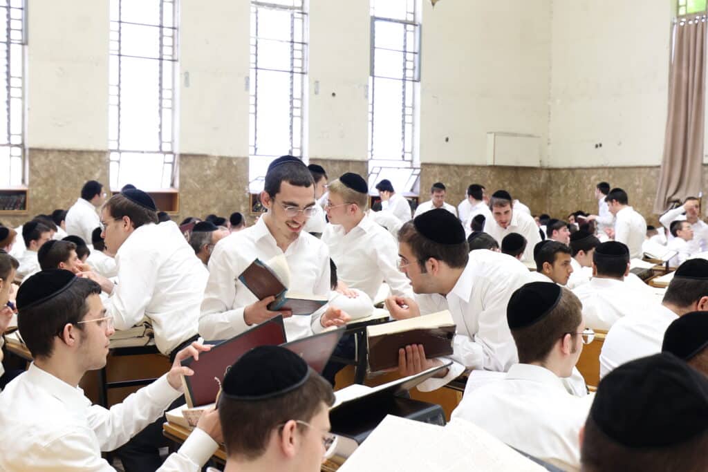 תיעוד מרהיב: כך נראה השבוע הראשון של אלול בישיבת פוניבז' תיעוד מרהיב: כך נראה השבוע הראשון של אלול בישיבת פוניבז'