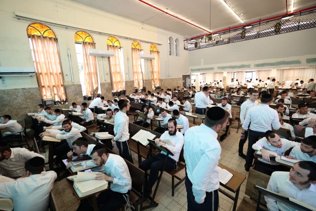 תיעוד מרהיב: כך נראה השבוע הראשון של אלול בישיבת פוניבז' תיעוד מרהיב: כך נראה השבוע הראשון של אלול בישיבת פוניבז'