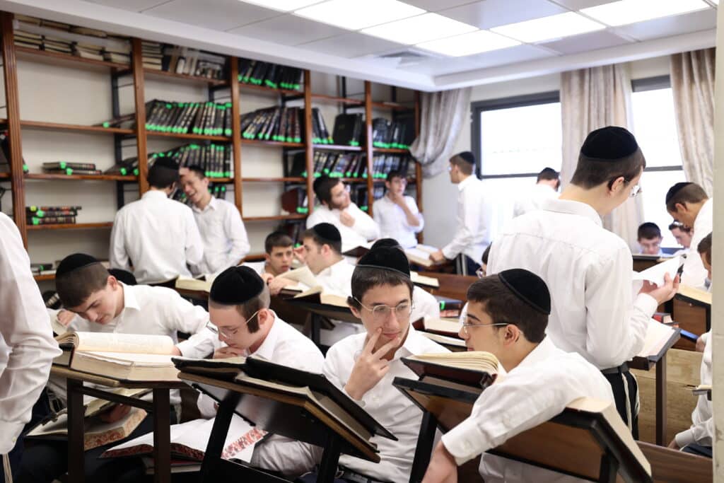 תיעוד מרהיב: כך נראה השבוע הראשון של אלול בישיבת פוניבז' תיעוד מרהיב: כך נראה השבוע הראשון של אלול בישיבת פוניבז'