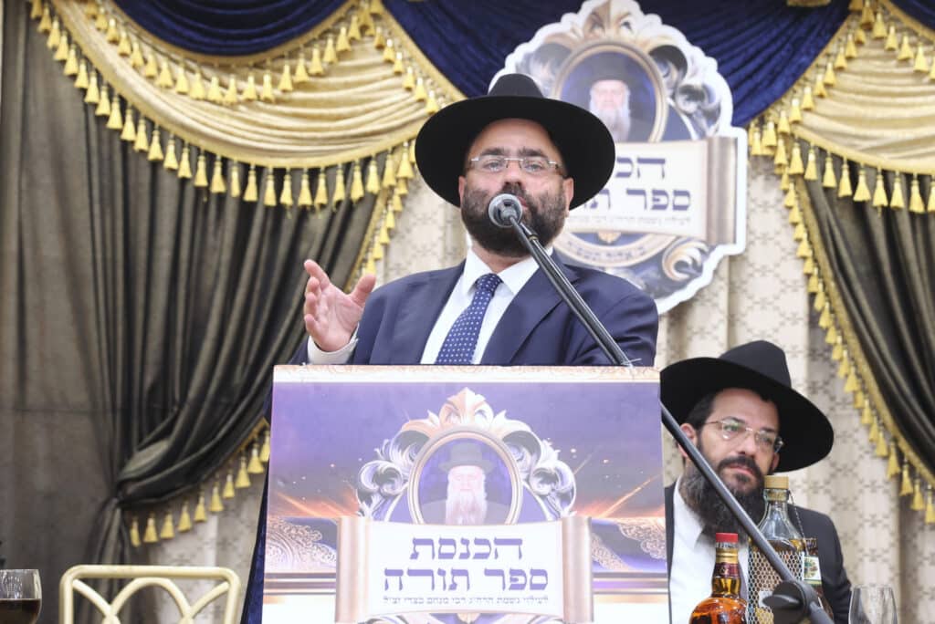 גלריה: בסוכת דוד הכניסו ספר תורה לע"נ מייסד התלמוד תורה