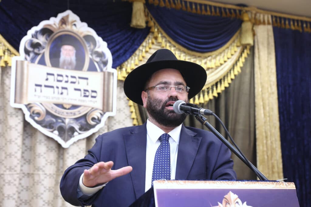 גלריה: בסוכת דוד הכניסו ספר תורה לע"נ מייסד התלמוד תורה