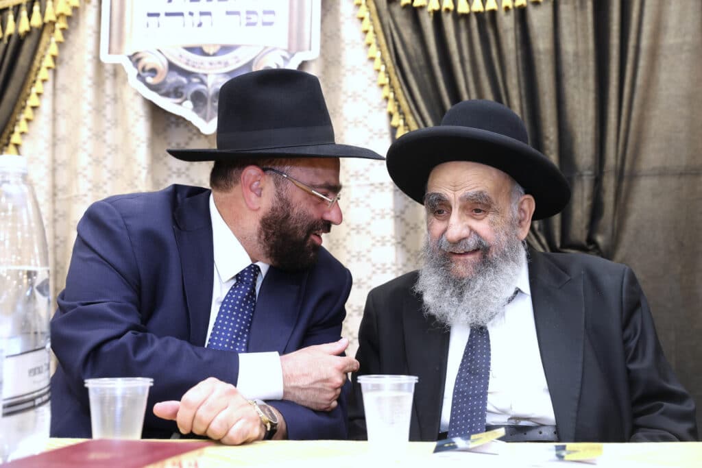 גלריה: בסוכת דוד הכניסו ספר תורה לע"נ מייסד התלמוד תורה