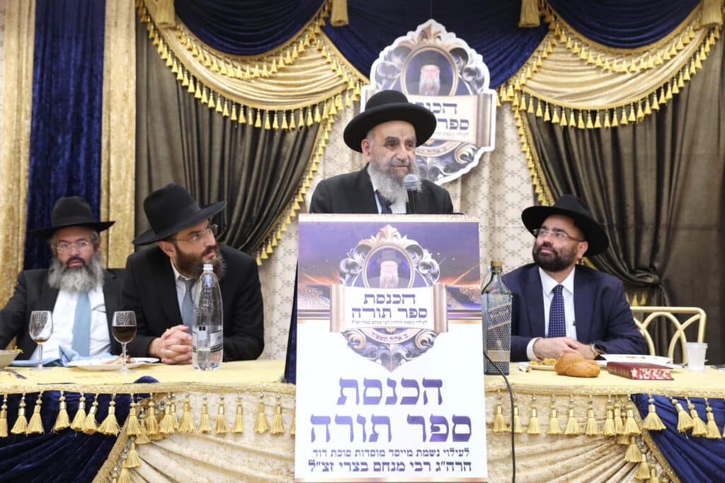 גלריה: בסוכת דוד הכניסו ספר תורה לע"נ מייסד התלמוד תורה