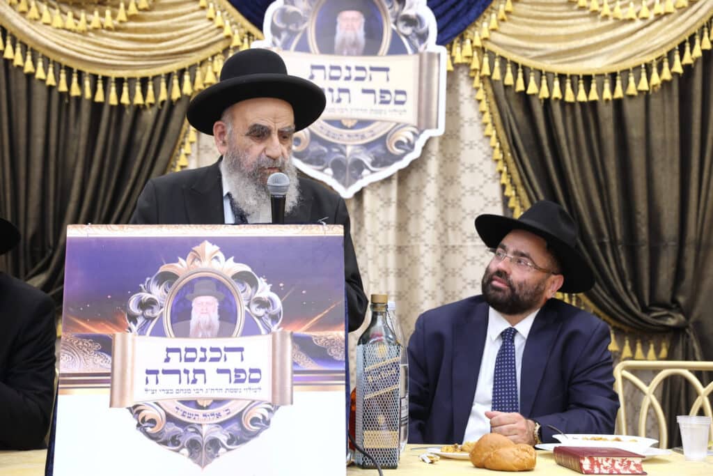 גלריה: בסוכת דוד הכניסו ספר תורה לע"נ מייסד התלמוד תורה