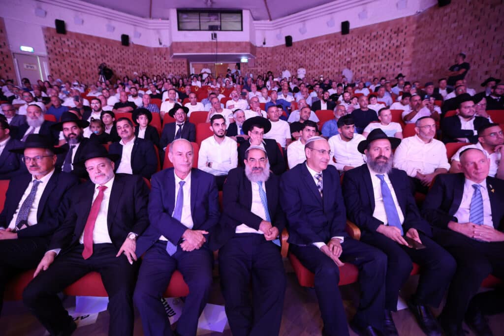 גלריה: בגן יבנה הכתירו את הרב הראשי במעמד רבנים ואישי ציבור