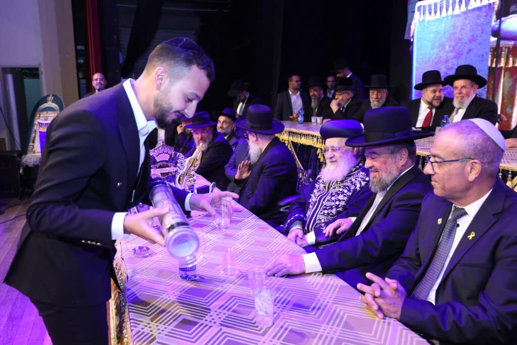 גלריה: בגן יבנה הכתירו את הרב הראשי במעמד רבנים ואישי ציבור