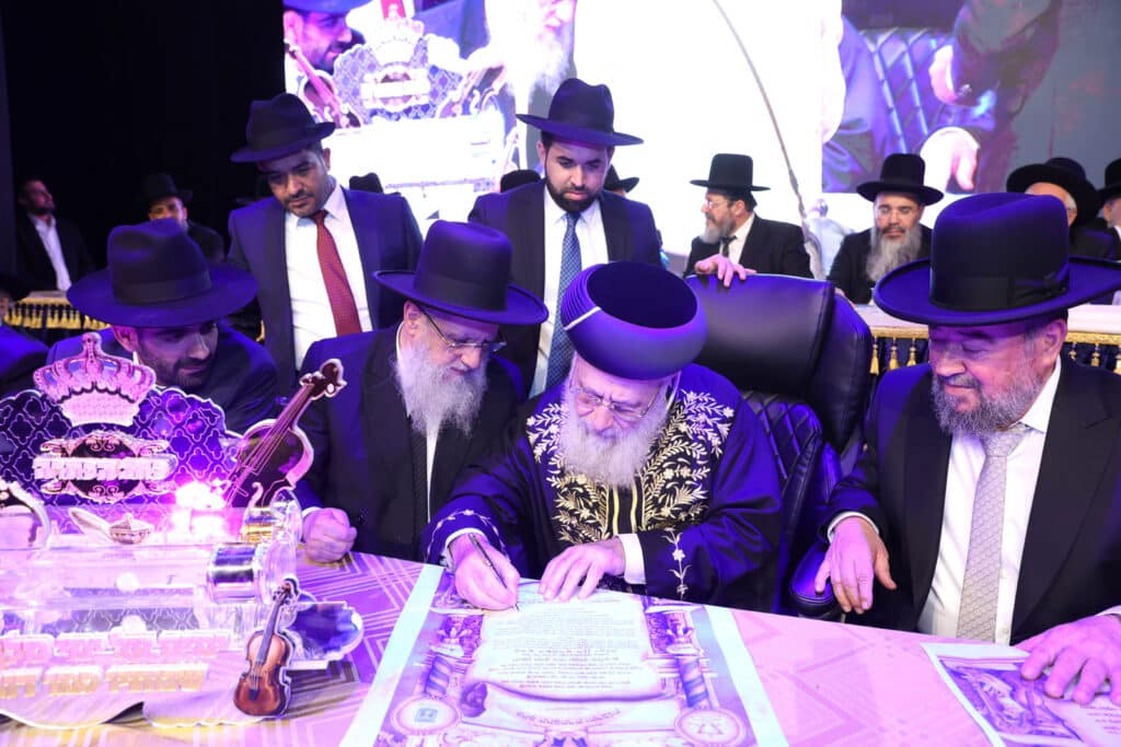 גלריה: בגן יבנה הכתירו את הרב הראשי במעמד רבנים ואישי ציבור