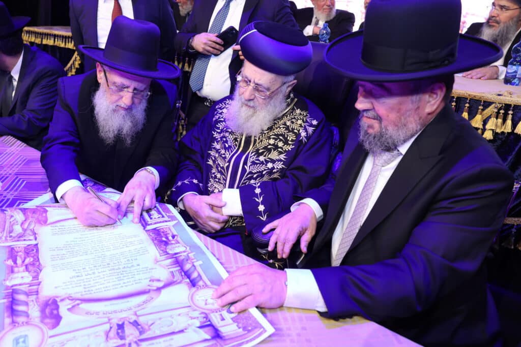 גלריה: בגן יבנה הכתירו את הרב הראשי במעמד רבנים ואישי ציבור