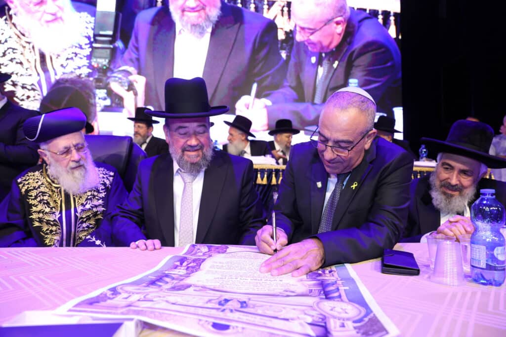גלריה: בגן יבנה הכתירו את הרב הראשי במעמד רבנים ואישי ציבור