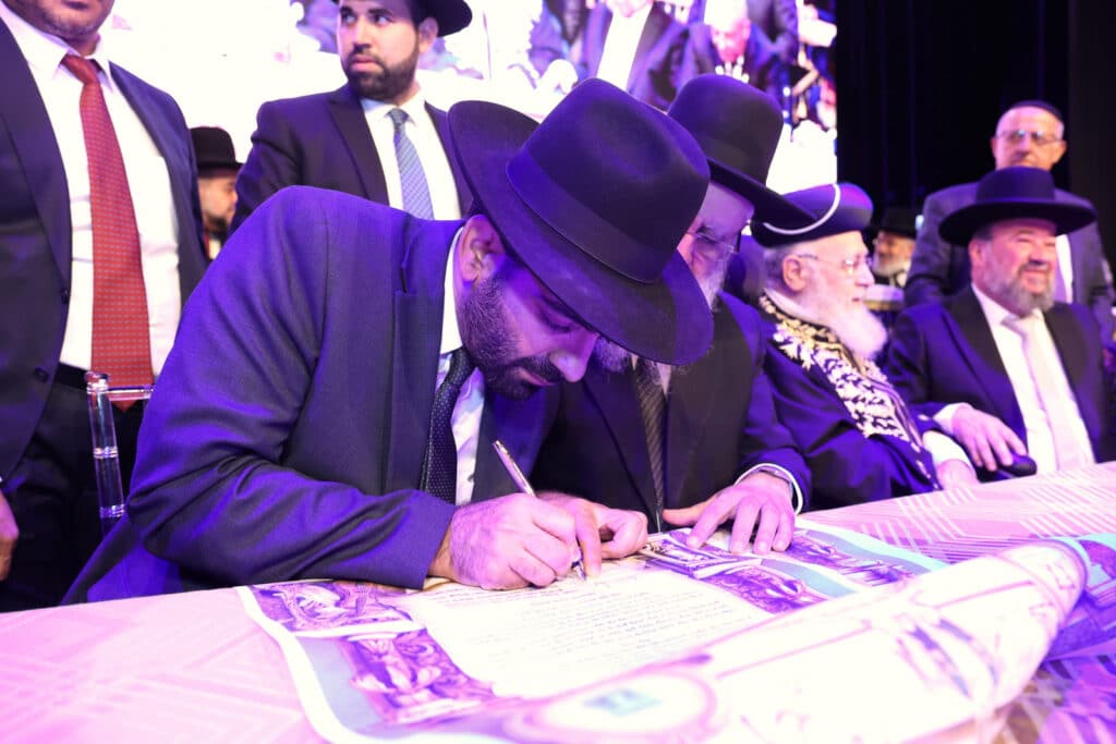 גלריה: בגן יבנה הכתירו את הרב הראשי במעמד רבנים ואישי ציבור