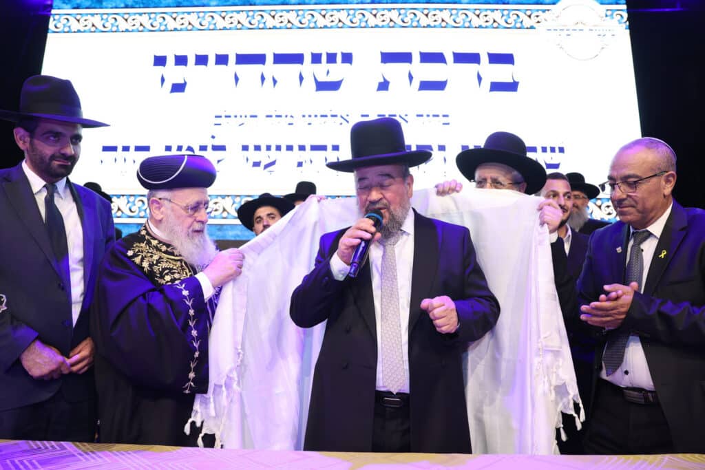 גלריה: בגן יבנה הכתירו את הרב הראשי במעמד רבנים ואישי ציבור