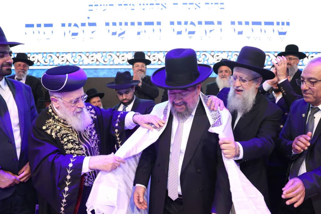 גלריה: בגן יבנה הכתירו את הרב הראשי במעמד רבנים ואישי ציבור