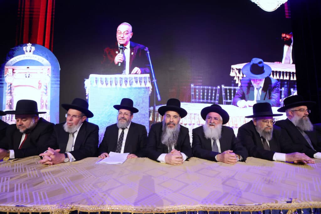 גלריה: בגן יבנה הכתירו את הרב הראשי במעמד רבנים ואישי ציבור