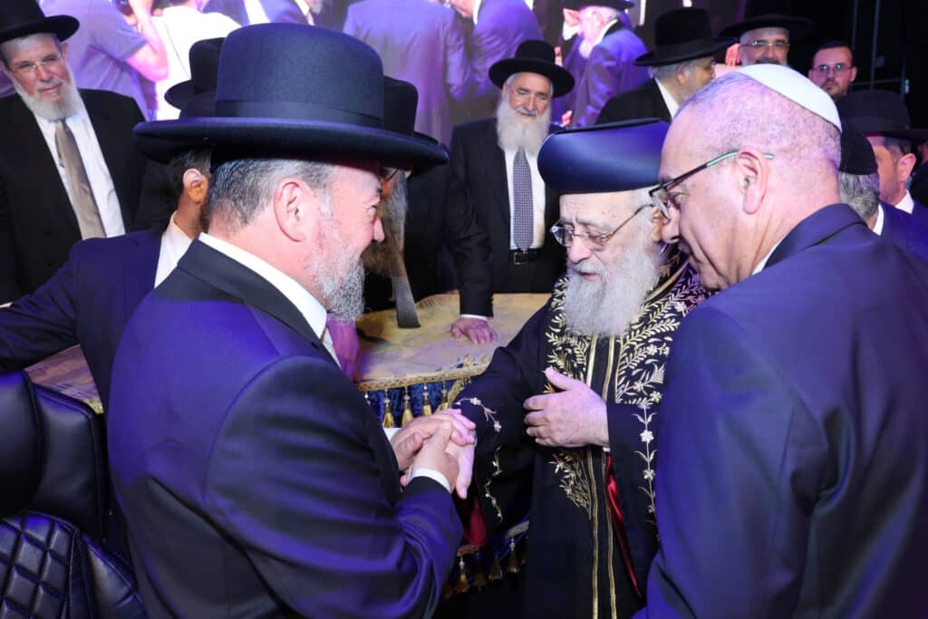 גלריה: בגן יבנה הכתירו את הרב הראשי במעמד רבנים ואישי ציבור