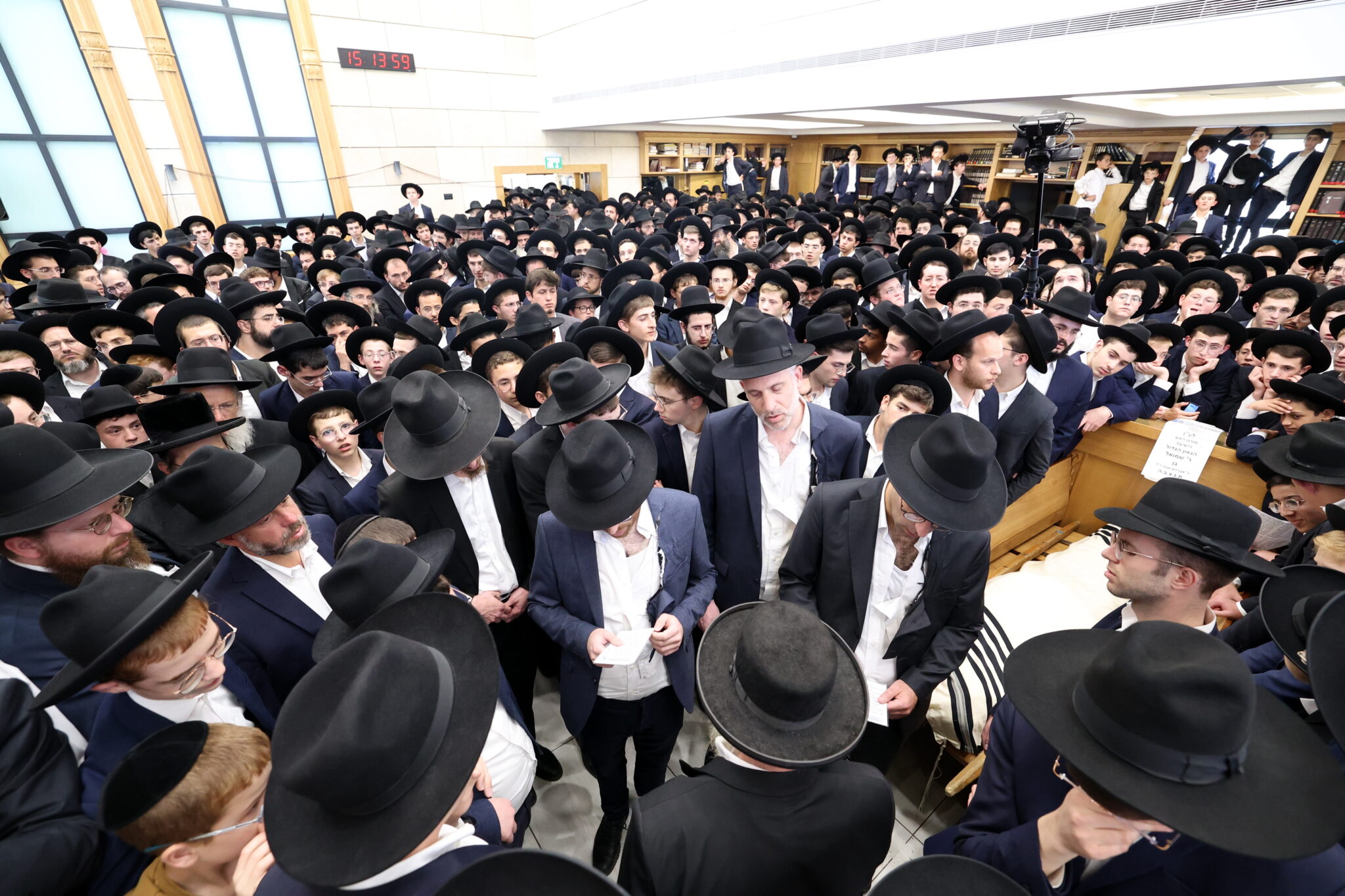 גלריה: אלפים ליוו את מיטת ראש הישיבה הנערץ שהלך לעולמו