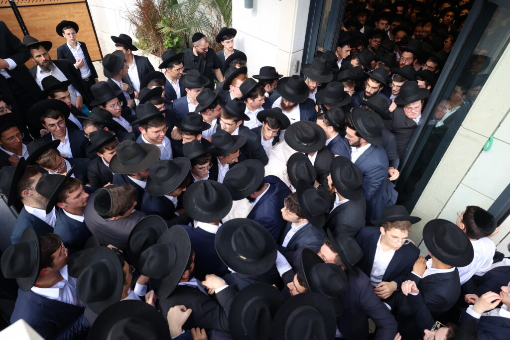 גלריה: אלפים ליוו את מיטת ראש הישיבה הנערץ שהלך לעולמו