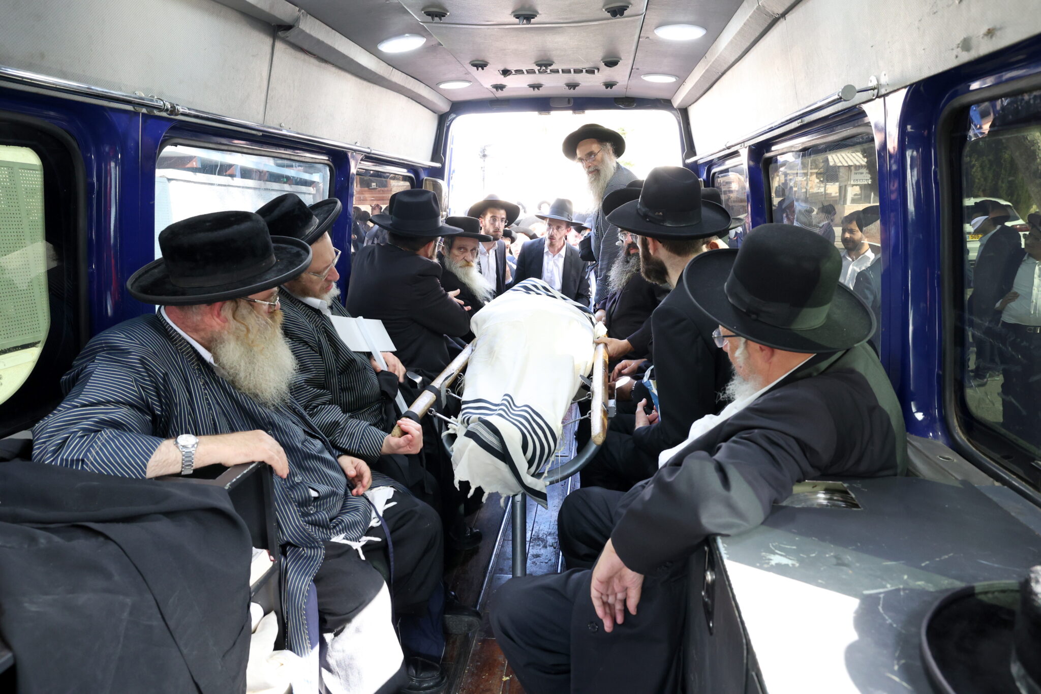 גלריה: אלפים ליוו את מיטת ראש הישיבה הנערץ שהלך לעולמו