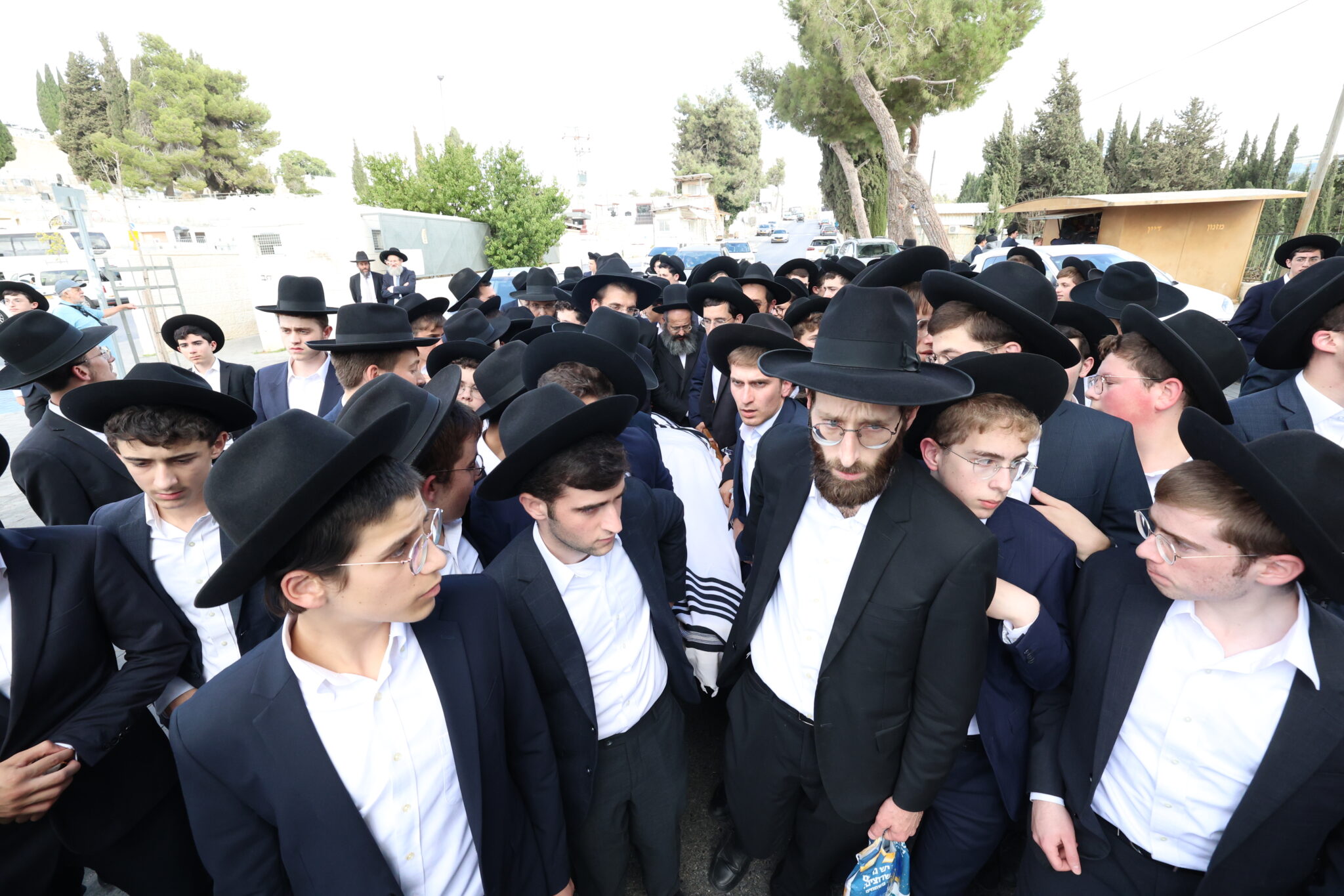 גלריה: אלפים ליוו את מיטת ראש הישיבה הנערץ שהלך לעולמו