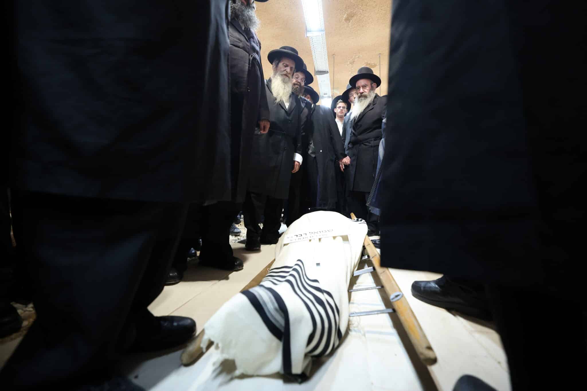 גלריה: אלפים ליוו את מיטת ראש הישיבה הנערץ שהלך לעולמו