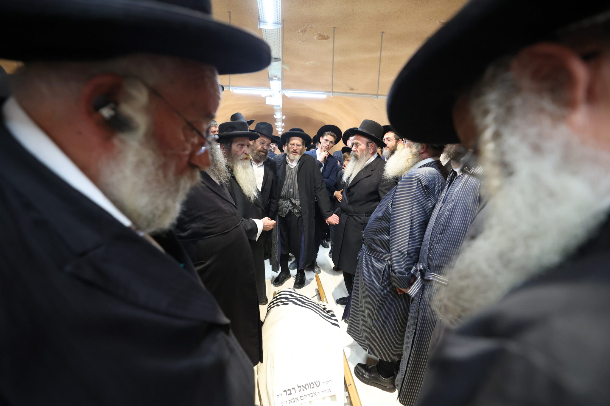 גלריה: אלפים ליוו את מיטת ראש הישיבה הנערץ שהלך לעולמו