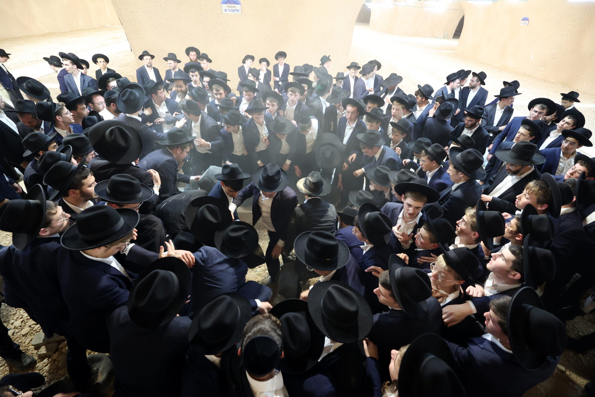 גלריה: אלפים ליוו את מיטת ראש הישיבה הנערץ שהלך לעולמו