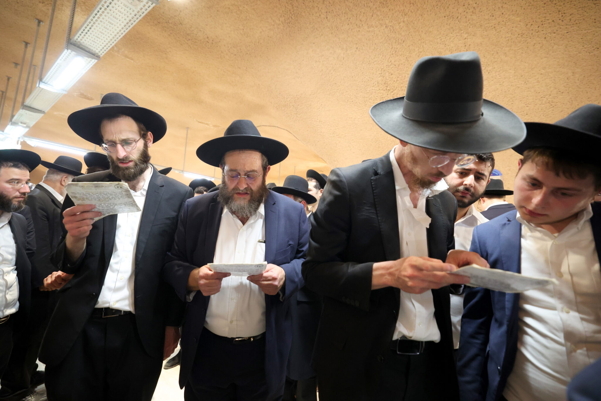 גלריה: אלפים ליוו את מיטת ראש הישיבה הנערץ שהלך לעולמו