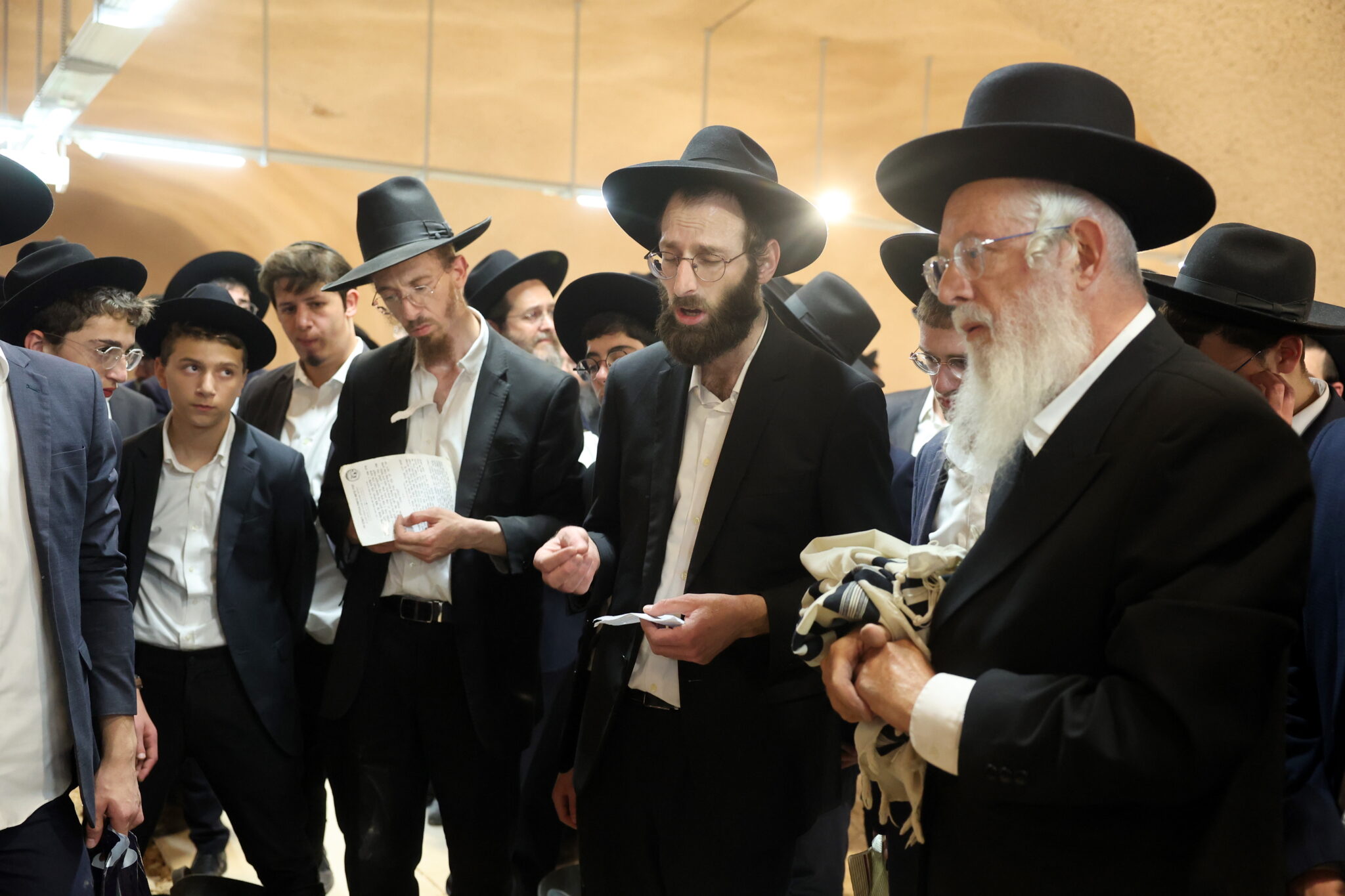 גלריה: אלפים ליוו את מיטת ראש הישיבה הנערץ שהלך לעולמו