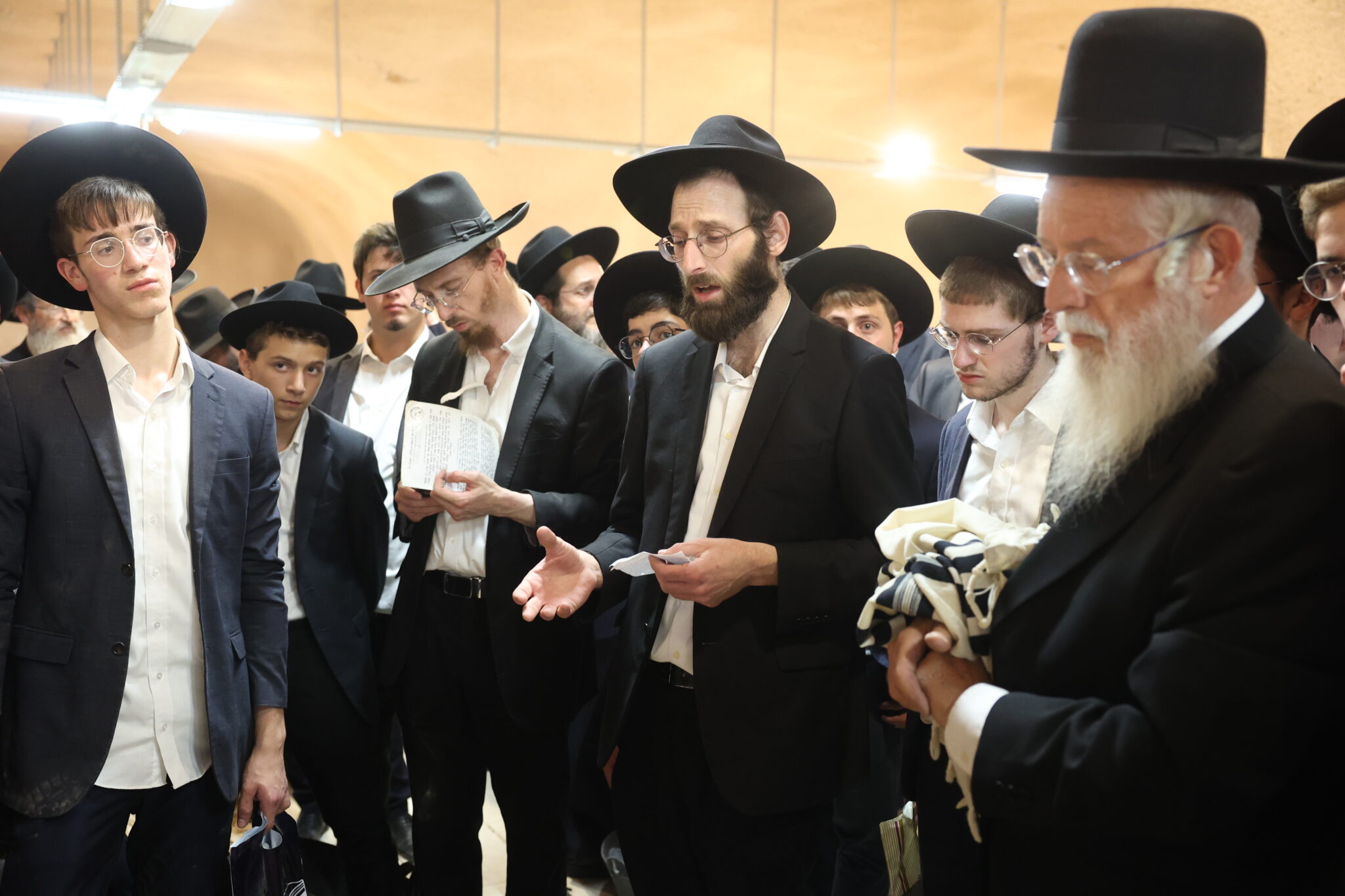 גלריה: אלפים ליוו את מיטת ראש הישיבה הנערץ שהלך לעולמו