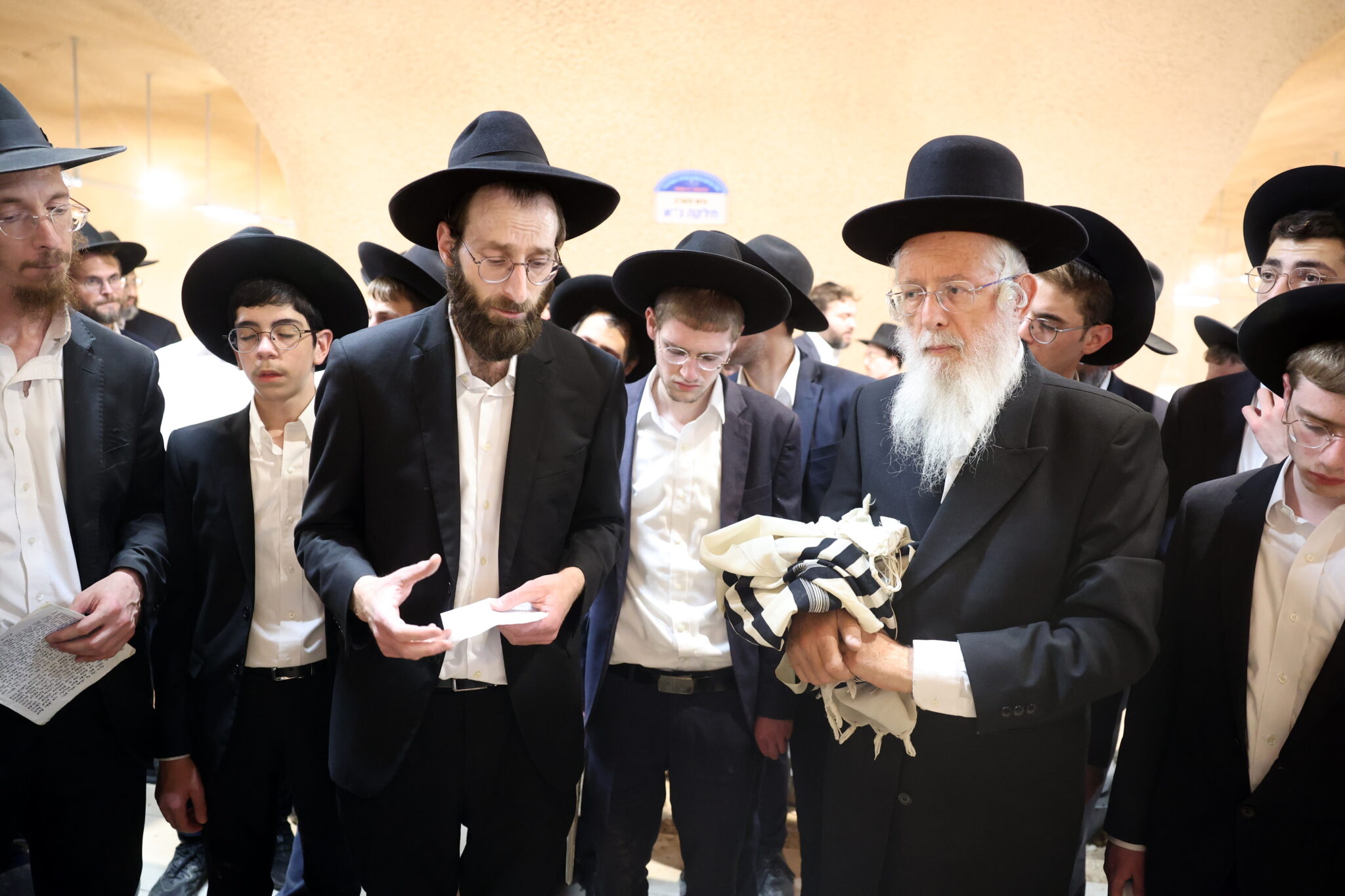 גלריה: אלפים ליוו את מיטת ראש הישיבה הנערץ שהלך לעולמו