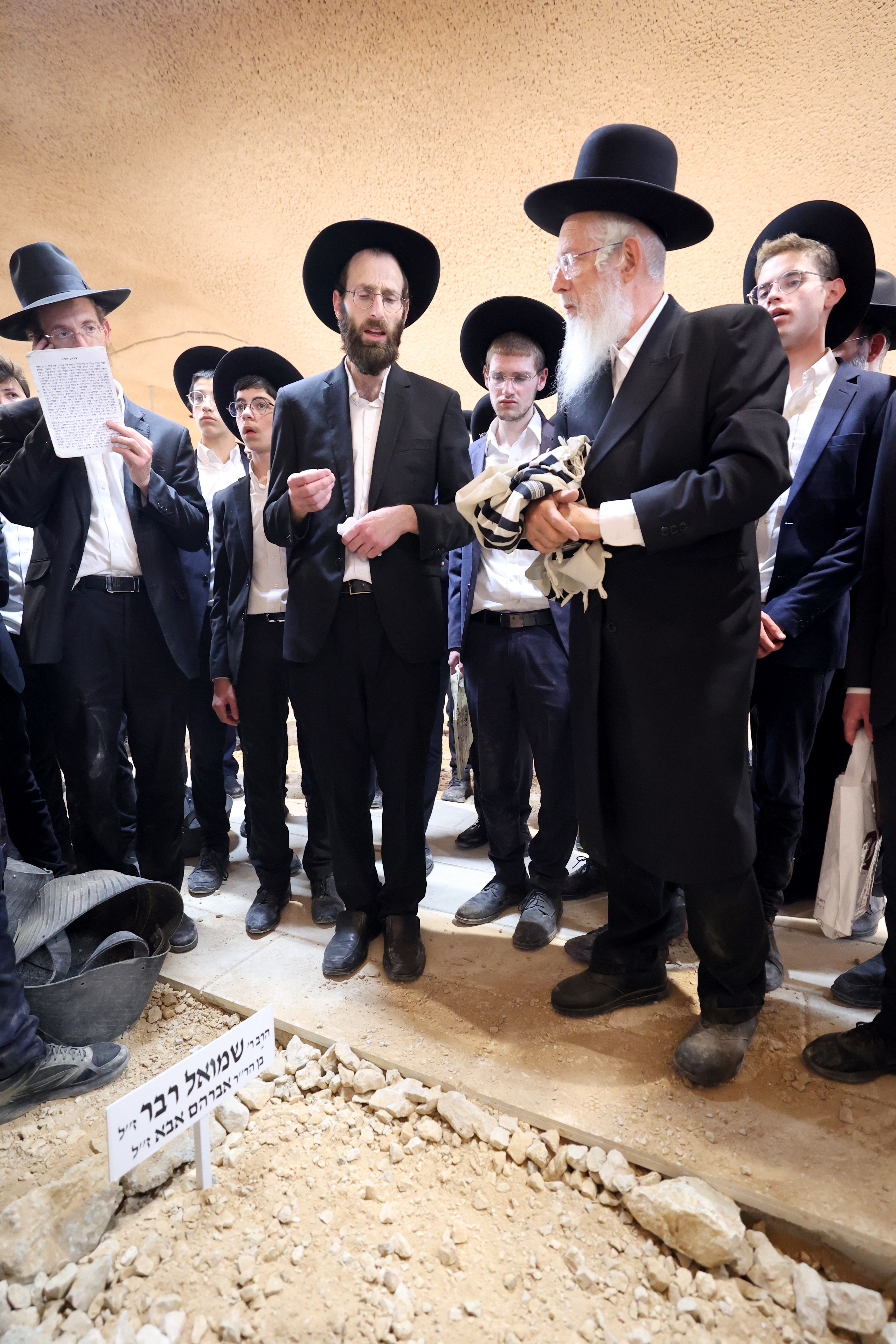 גלריה: אלפים ליוו את מיטת ראש הישיבה הנערץ שהלך לעולמו