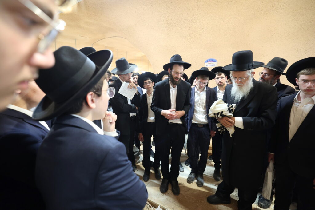 גלריה: אלפים ליוו את מיטת ראש הישיבה הנערץ שהלך לעולמו