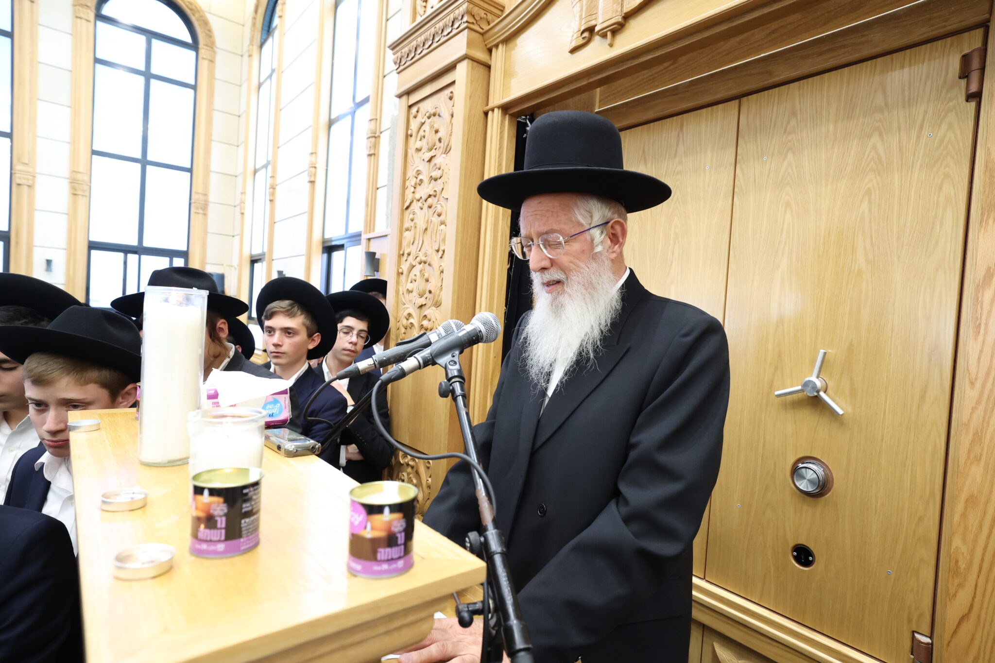 גלריה: אלפים ליוו את מיטת ראש הישיבה הנערץ שהלך לעולמו