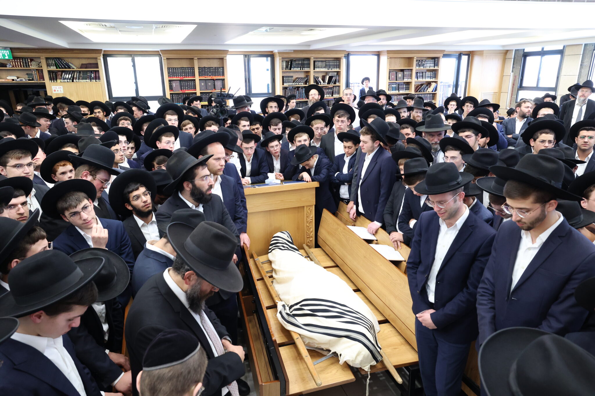 גלריה: אלפים ליוו את מיטת ראש הישיבה הנערץ שהלך לעולמו
