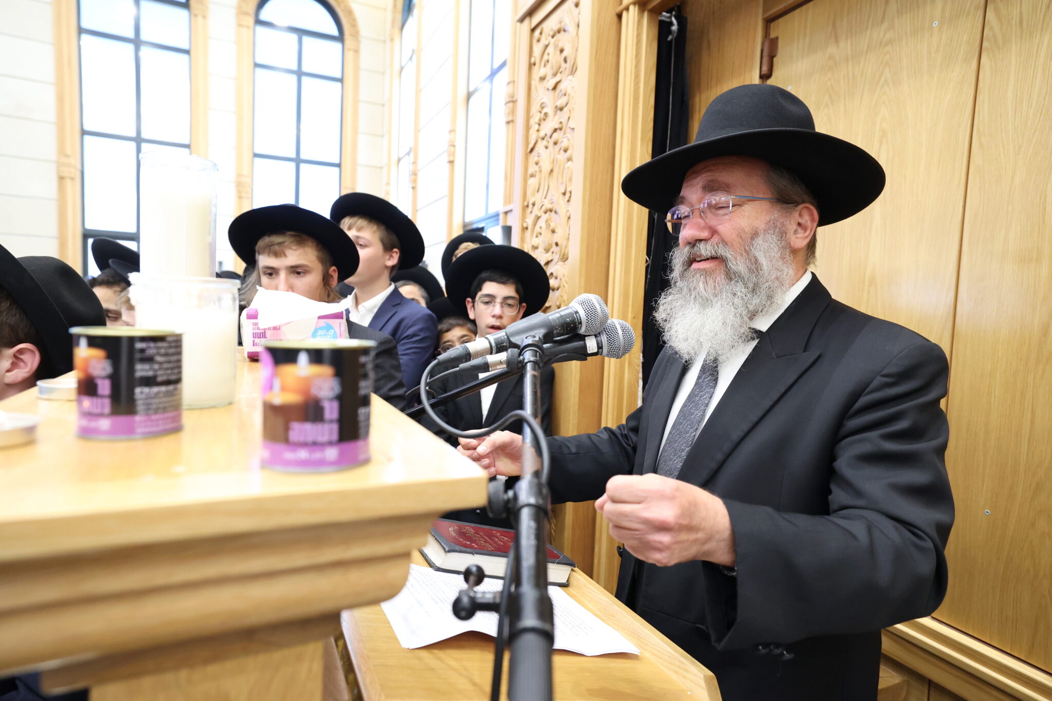 גלריה: אלפים ליוו את מיטת ראש הישיבה הנערץ שהלך לעולמו