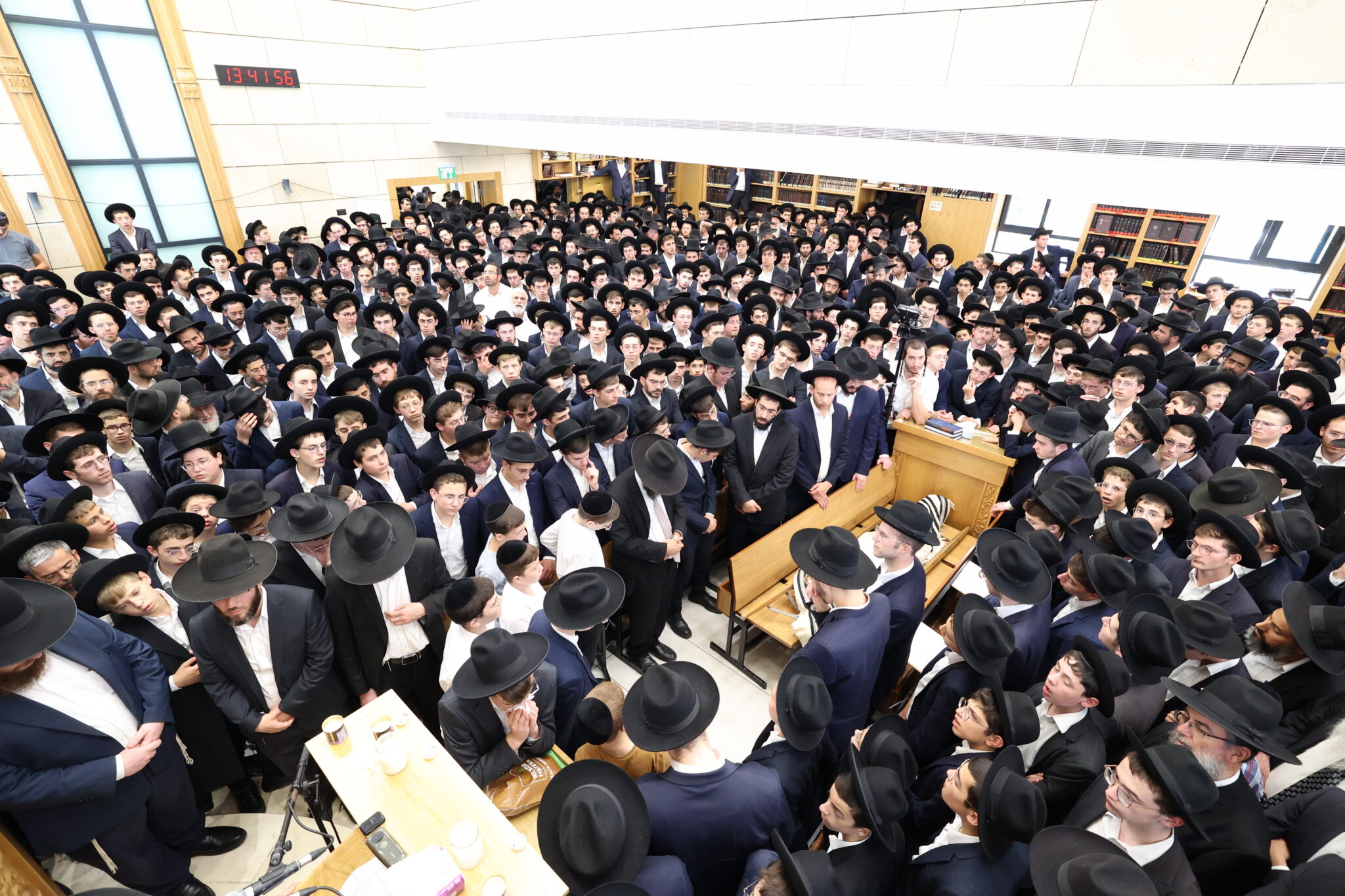 גלריה: אלפים ליוו את מיטת ראש הישיבה הנערץ שהלך לעולמו